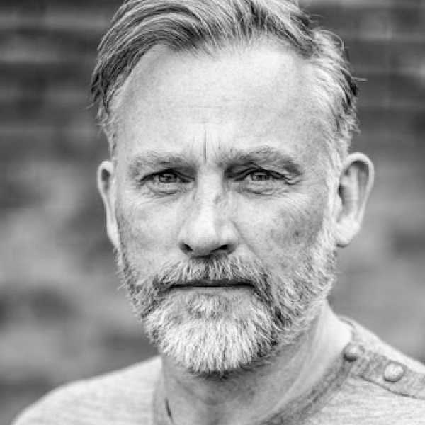 Headshot of Lee Waddington
